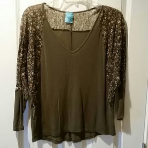 Happening in the preset-Floral sleeve top